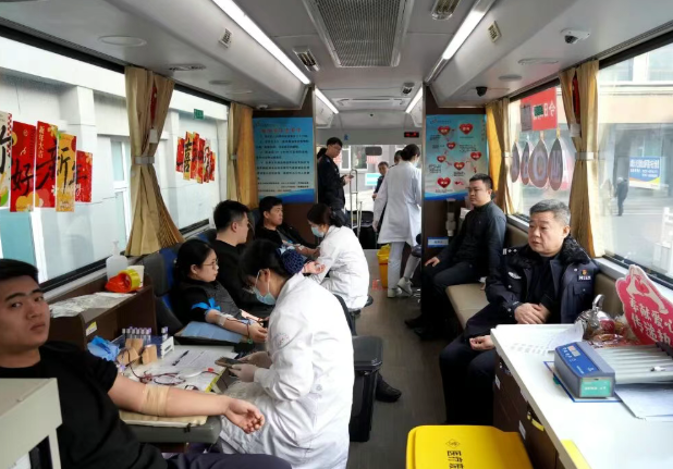 临汾市公安局尧都分局团委组织无偿献血活动