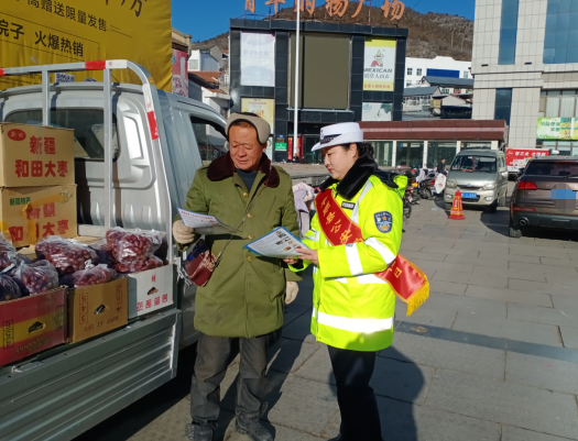 警民共庆警察节  安全宣讲护平安——长治平顺交警进社区开展交通安全宣传活动