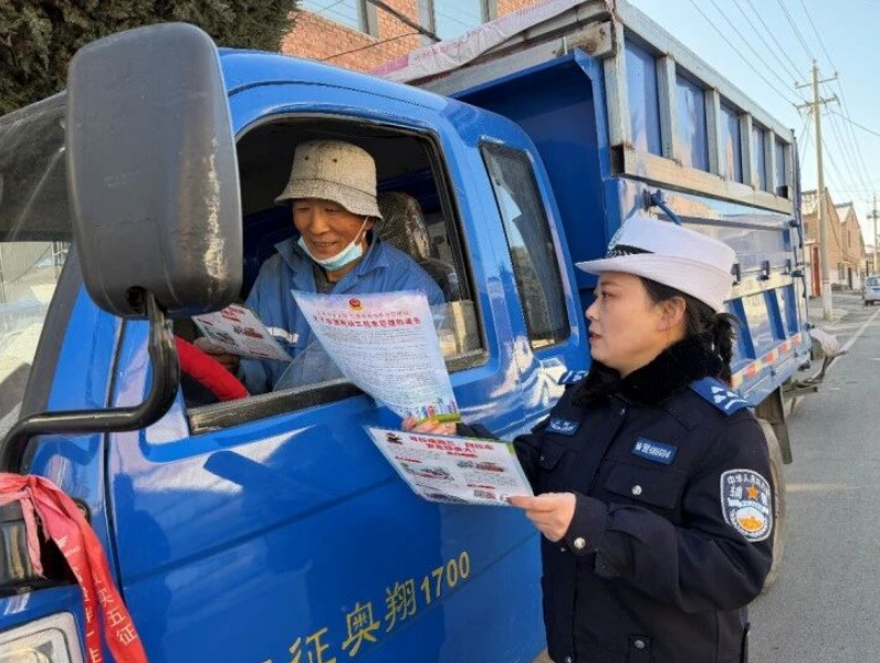 长治壶关公安交管大队：走村串户送”安全” 交通安全记心间