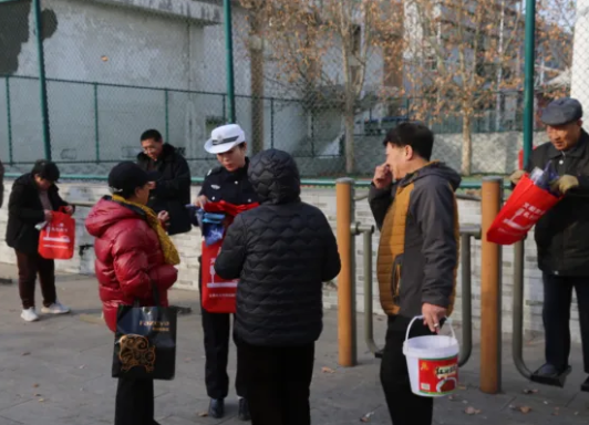 临汾公安交警交安宣传进社区  普及安全知识“零”距离