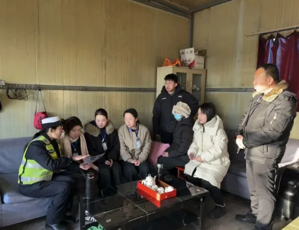 临汾公安交警交通安全宣传进驾校  拧紧新驾驶人起步“安全弦”