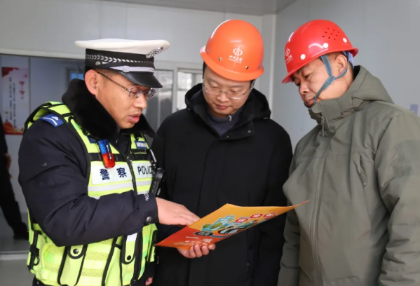 吕梁孝义公安：守护通勤平安路  助力企业安全行