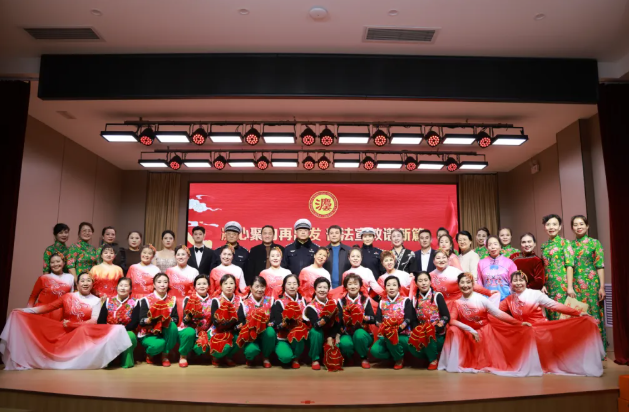 临汾公安交警走进工人文化宫开展“文明交通  礼行天下”主题宣传活动