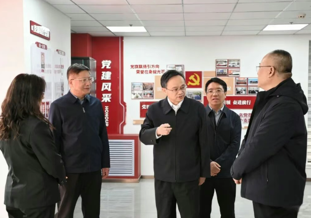 “要当表率、作示范！”