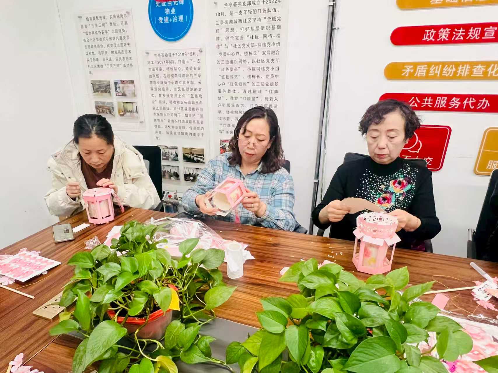 太原晋源区兰亭御湖城西社区：古韵灯彩  喜闹元宵