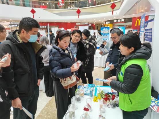 (廉政中国)河南郑州 春风送岗暖人心 无毒职场护前程 373.png