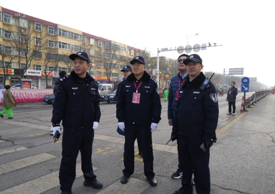 社火欢腾闹新春  藏蓝护航保平安——晋中平遥公安圆满完成社火