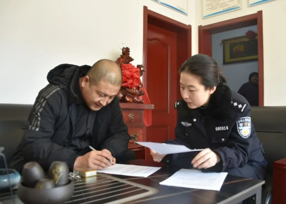 临汾安泽县公安局交通管理大队深入辖区货运企业开展交通安全督导