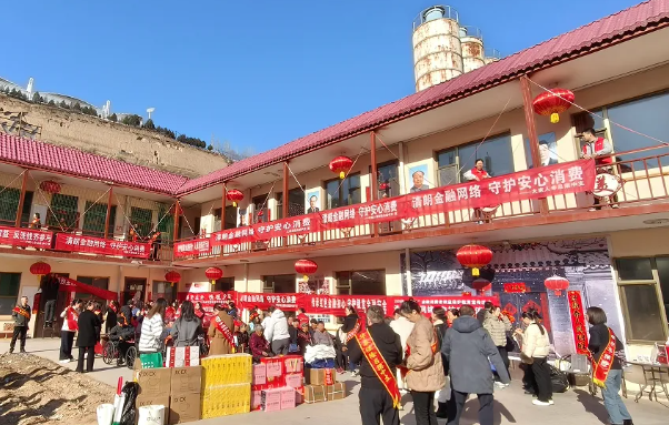 尊老爱老  情暖夕阳——吕梁市银行保险业协会开展3·15金融