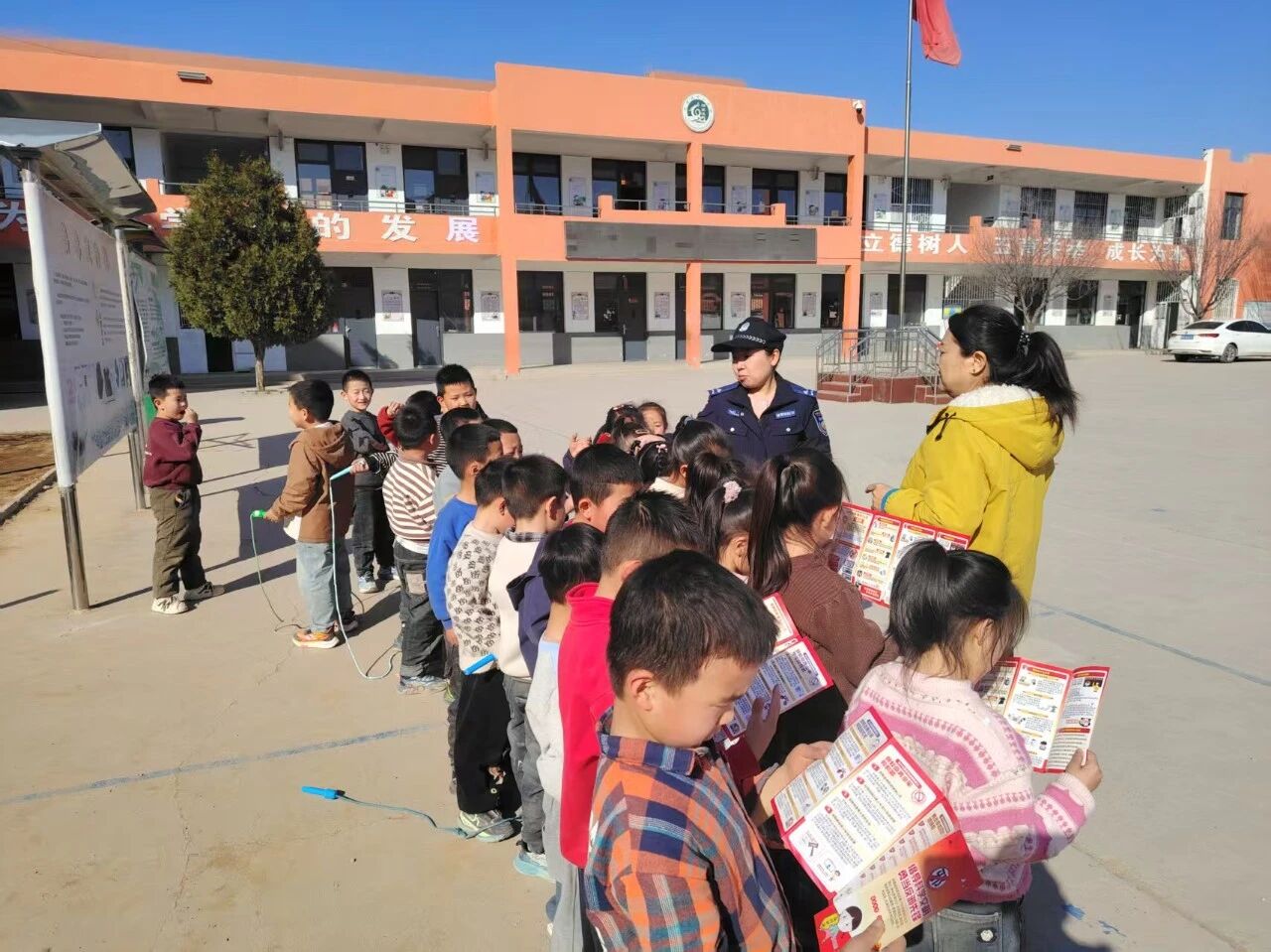 平安进校园  护航开学季——长治壶关县龙泉派出所深入校园开展