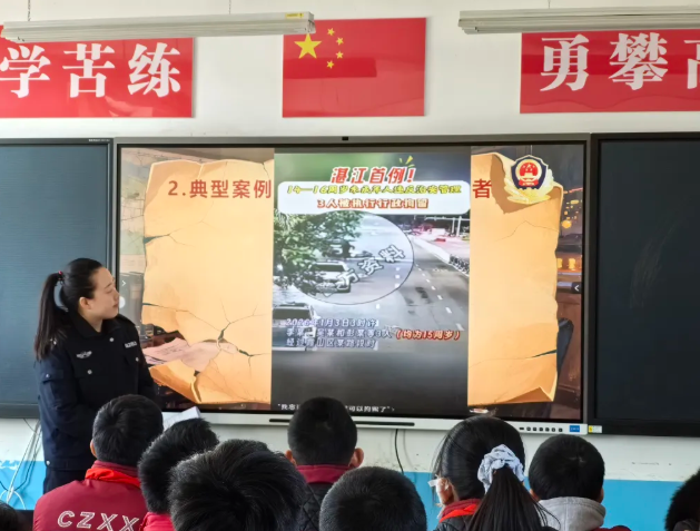 吕梁兴县公安局蔚汾派出所走进城镇小学开展“法制进校园”专题宣