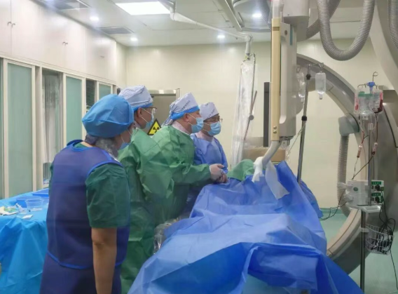 夜幕下的生死竞速：吕梁汾阳医院多学科联手为“胃穿孔术后大出血