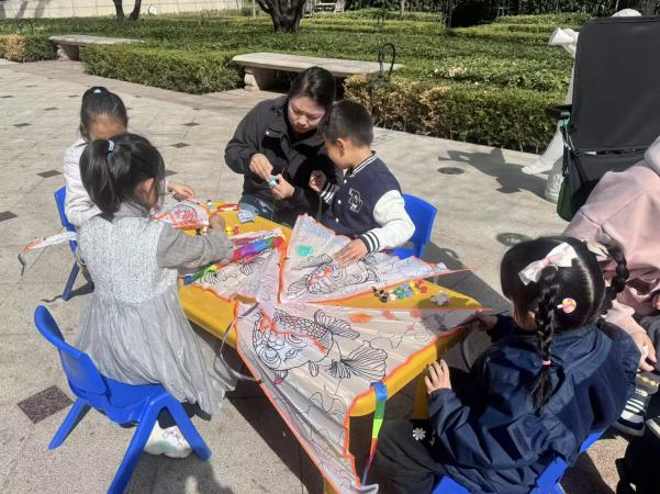 太原万柏林区长风西街街道：小手绘风筝  童趣满社区