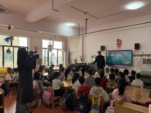 吕梁交城公安：趣味学交规  安全伴我行