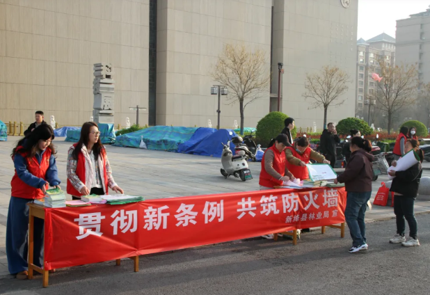 运城新绛林业局开展免费发放侧柏树苗活动