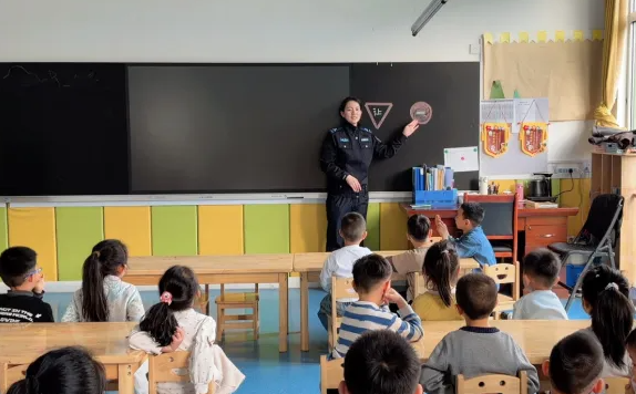 "童"行天下，安全相伴——临汾公安交警“