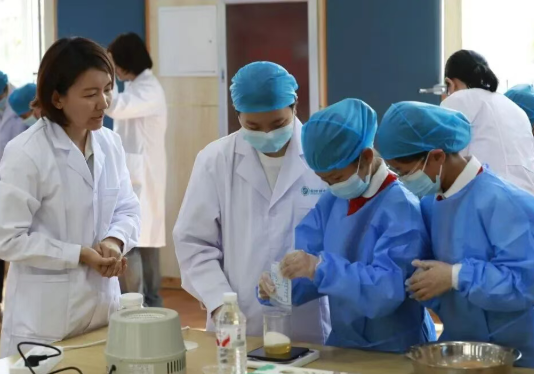 临汾一中第一附属学校主题职业体验活动
