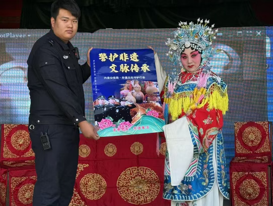 法润古庙会   警护民生情——山西吕梁兴县公安局借力庙会开展“非遗+法治”宣传活