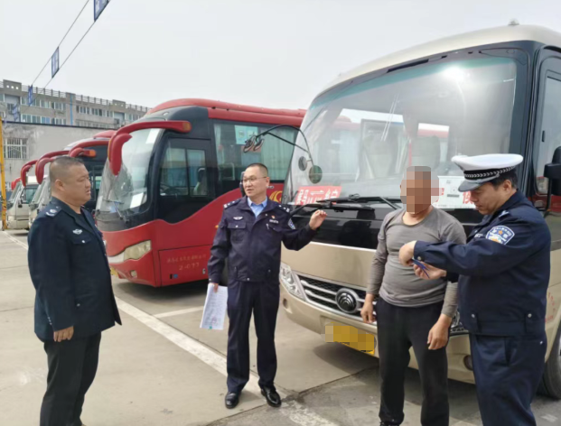 临汾侯马交管联合交通部门进企业  筑牢“三超一疲劳”道路安全防线