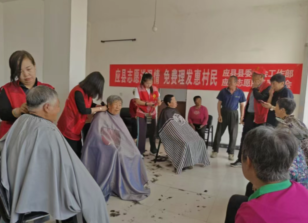 义剪暖民心  服务践初心——朔州应县县委社会工作部联合县志愿服务联合会开展便民服