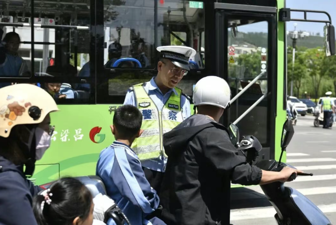山西吕梁市公安局交通管理支队：全力疏堵保畅  护航群众出行