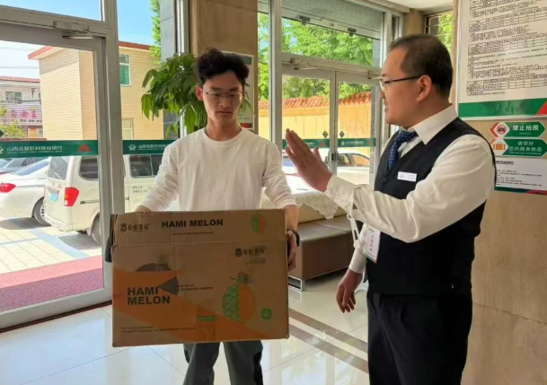 临汾尧都农商银行：这一箱苹果，我们终究没留下，却永远记住了