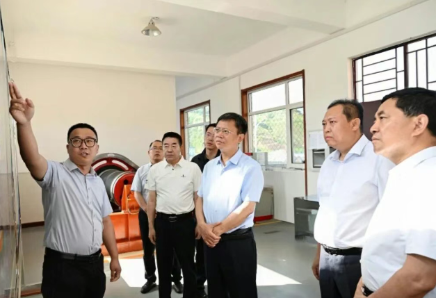 临汾市委副书记、市长王延峰在安泽县调研