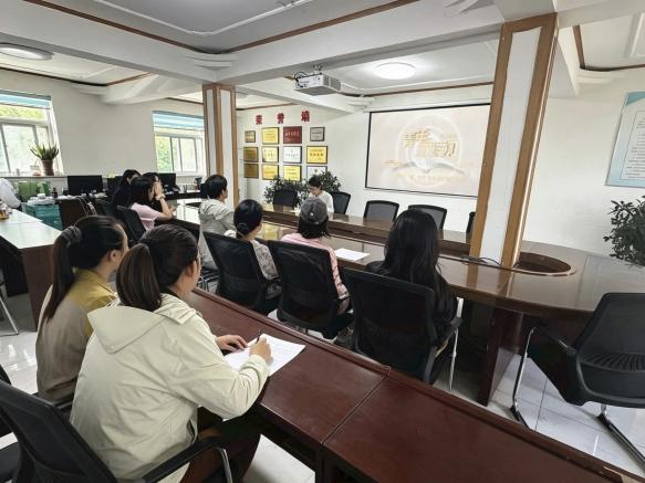 太原市政集团一公司团支部开展“安全‘青’守护  应急我行动”专题团课活动