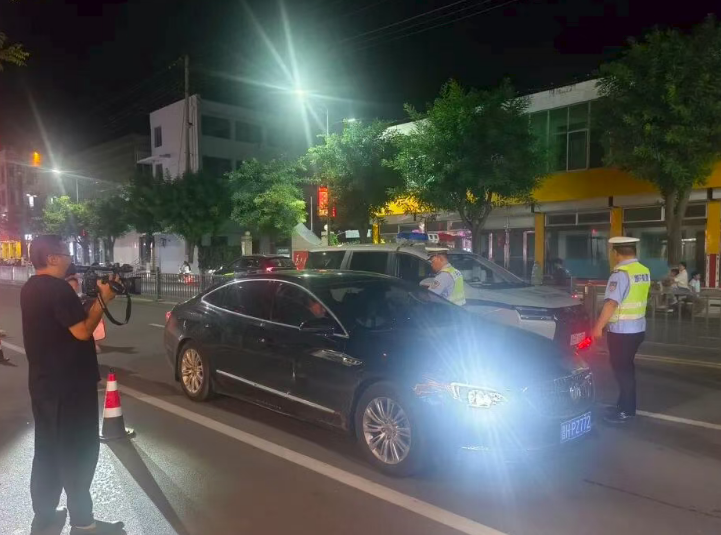 忻州繁峙交警联合原平交警开展酒醉驾专项查处行动