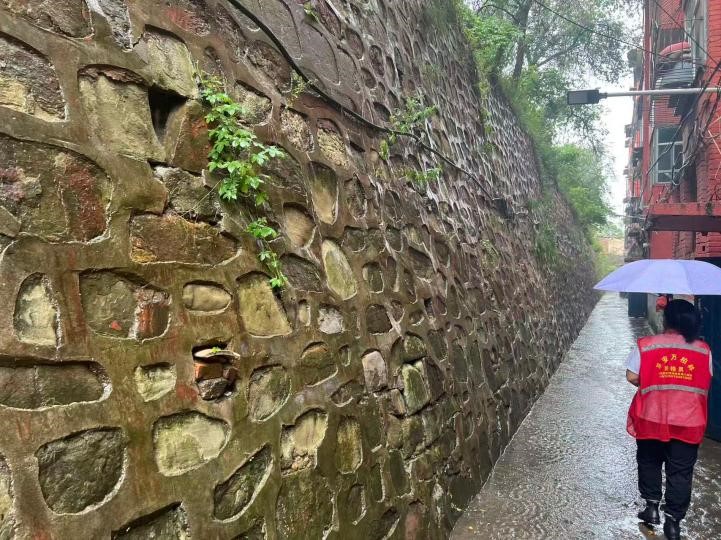 太原万柏林区白家庄街道：紧盯雨天防汛风险  筑牢辖区安全隐患