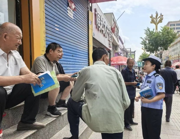 山西吕梁岚县公安交管大队：零距离普法劝导   守护城区主干道