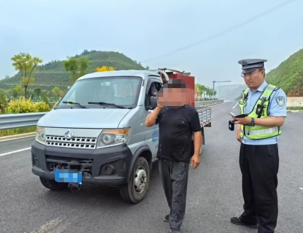 “新手+首次上高速+小货车+连续两次逆行”  山西高速交管一支队十一大队民警：严