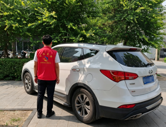太原晋源区西湖林语社区：整治乱停乱放  规范经营秩序