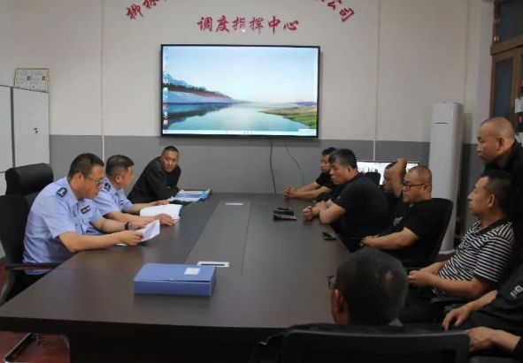 山西吕梁柳林县公安交通管理大队：安全宣讲进企业  文明出行 “不打烊”