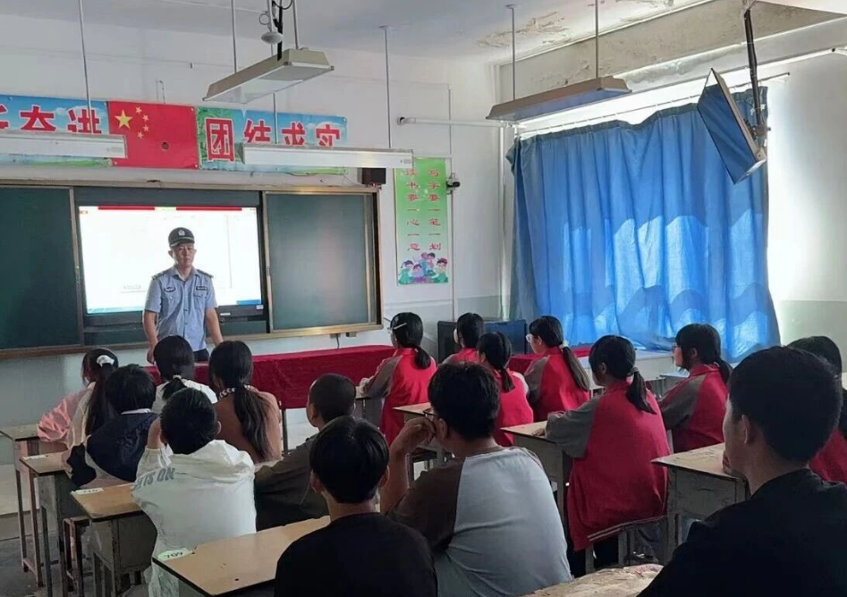 筑牢校园安全防线   守护学子平安成长——山西吕梁岚县公安多措并举，用心织密校园