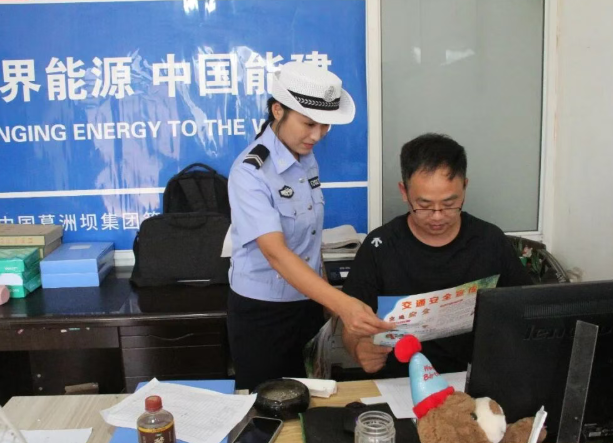 山西吕梁中阳县公安局交管大队：警企携手讲安全  文明通勤守底线