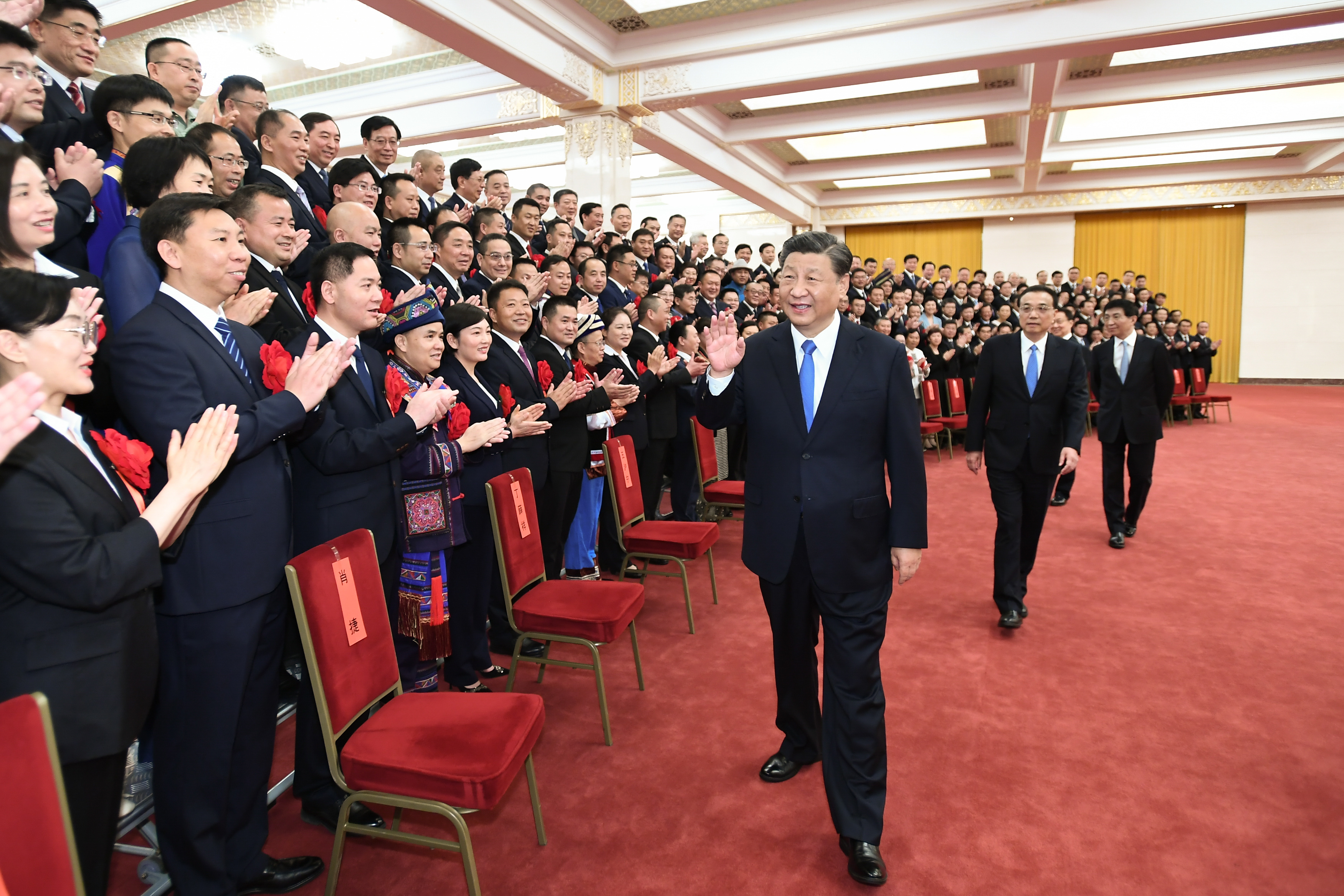 头条 · 习近平会见第九次全国信访工作会议代表