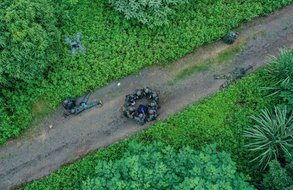 燃！直击武警特战队员山林地捕歼战斗