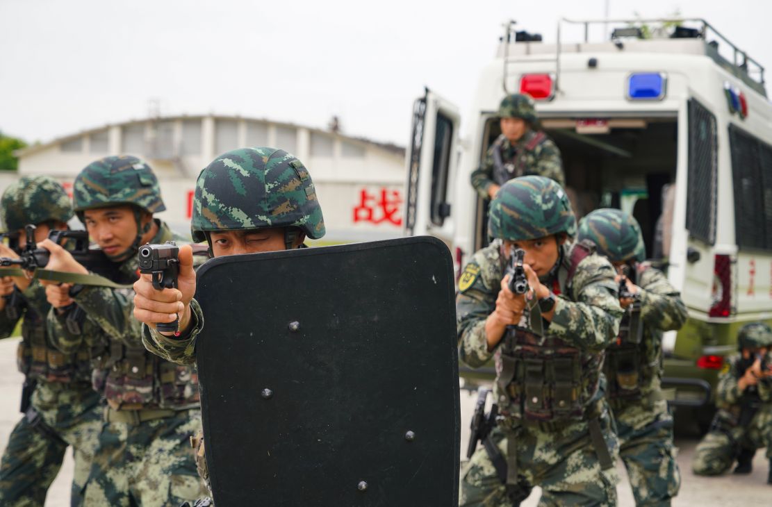 安徽武警：特战多课目综合训练点燃练兵热