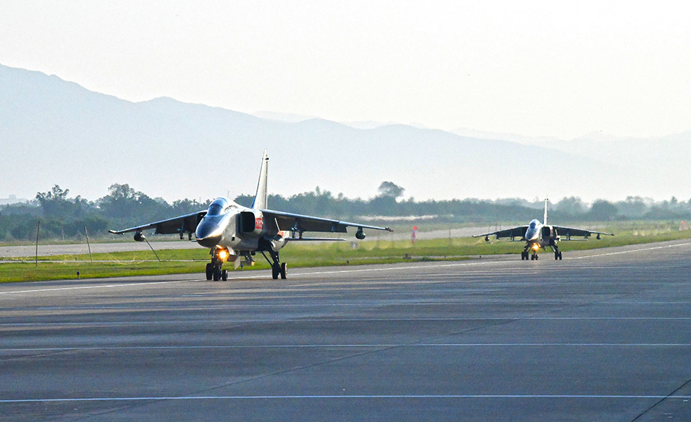 直击南部战区海军航空兵某旅海靶实弹攻击训练