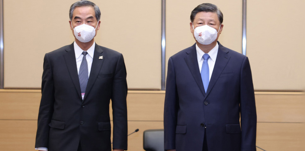 习近平会见全国政协副主席梁振英
