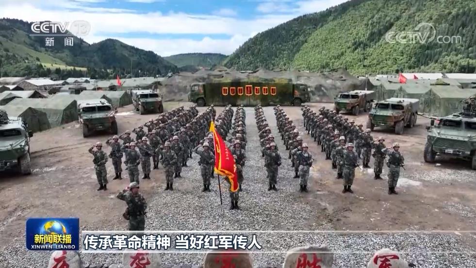 在党的旗帜下奋斗强军