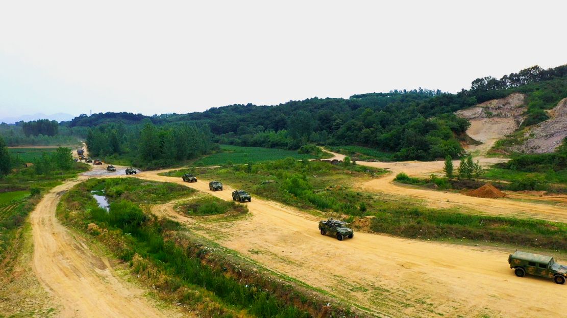并肩上阵跨区实兵对抗 编织交叉“火力网”