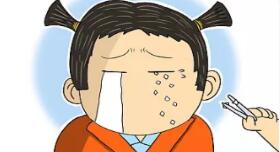 女童玩锅盖 手指卡住了