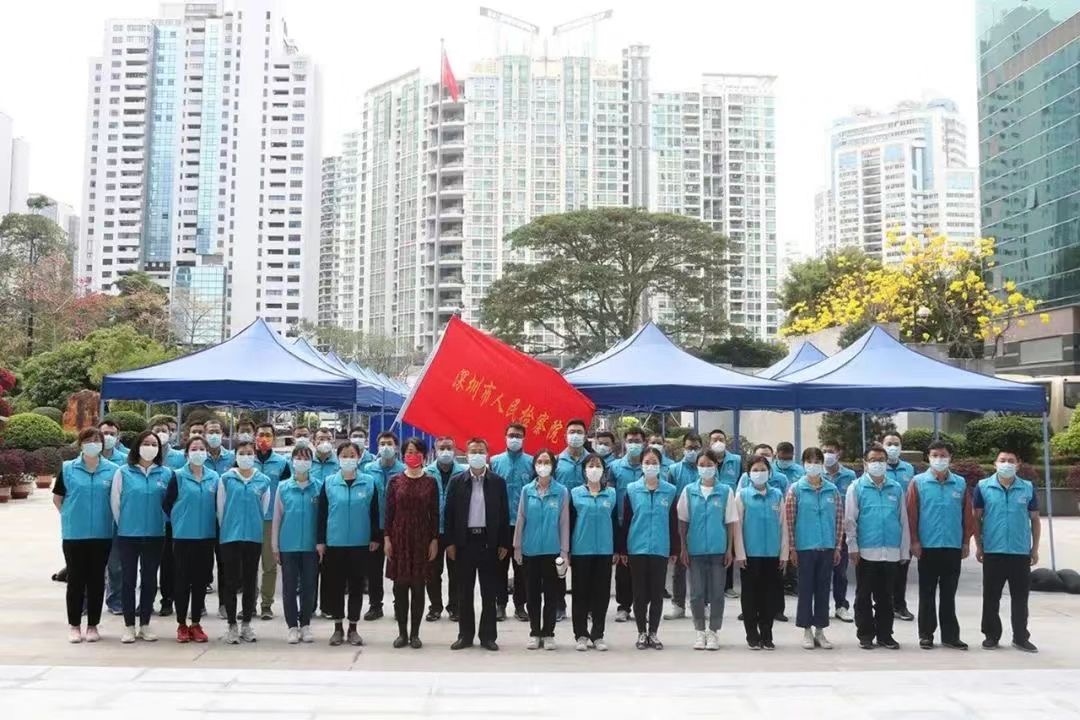 深圳莲花山下检察蓝  “过家门而不入”...