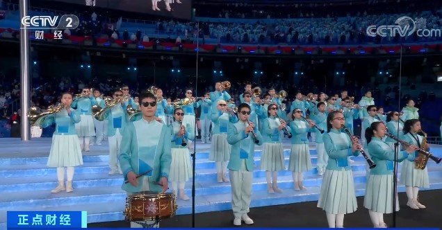 一起向未来丨圆梦鸟巢！1分58秒，他们用音乐“看见”世界......