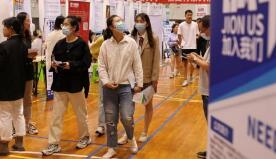 两会前瞻｜规模、增量创历史新高，高校毕业生就业如何保障？