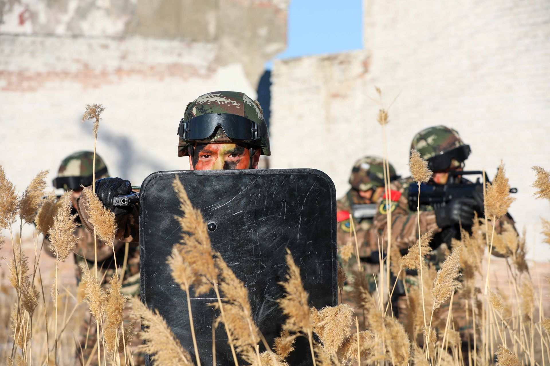 利剑出鞘：武警特战队员实战化训练掠影