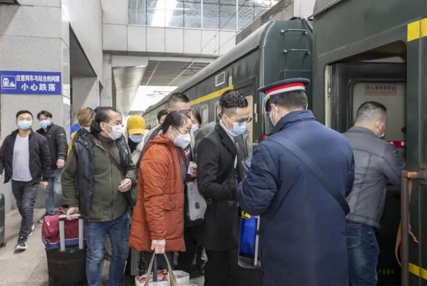 交通运输部：春运前十天我国共发送旅客2.6亿人次