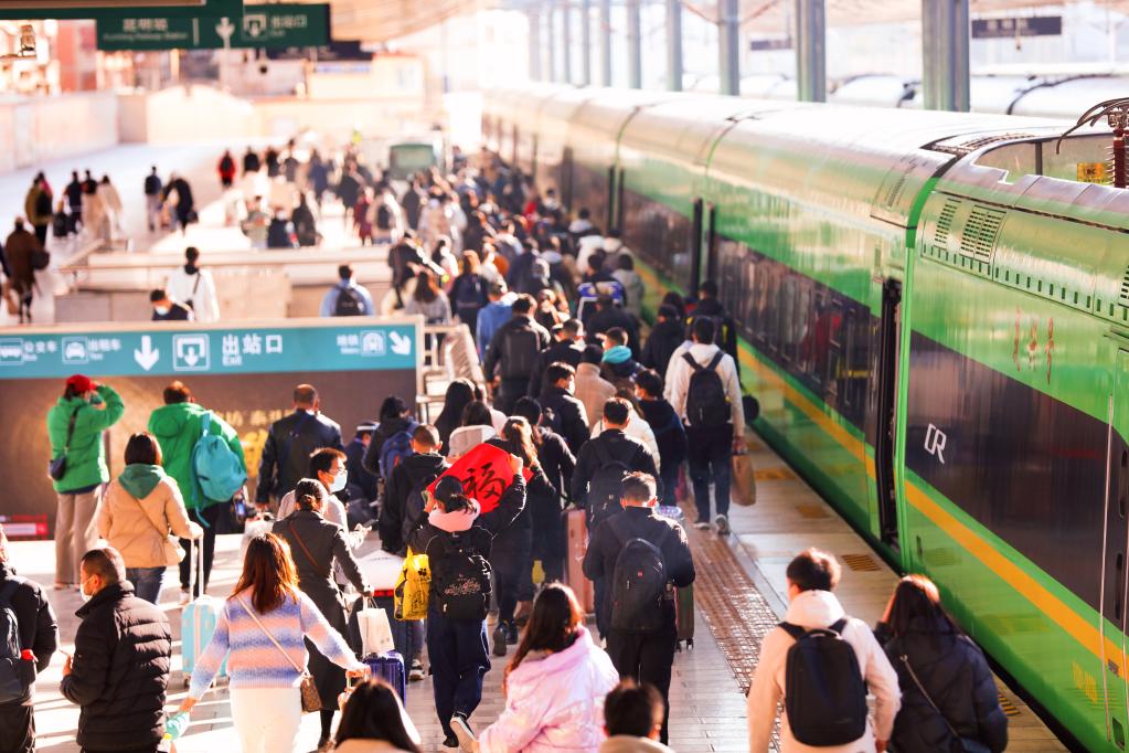中老铁路发送旅客超100万人次 国际货物10万吨